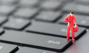 ¿Dónde está la tecla Shift (Mayúscula)?